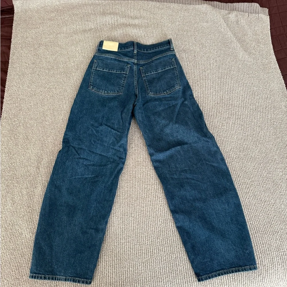 Everlane High-Rise Jeans in Dark Blue Denim - Picture 2 of 6